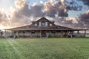 3215 Bluff Rd.
