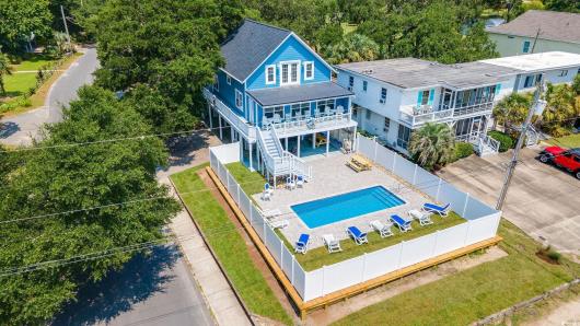 304 2nd Ave. S