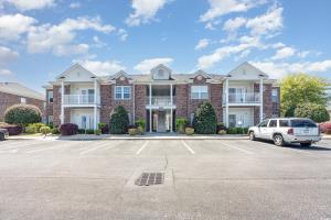 2033 Silvercrest Dr.
