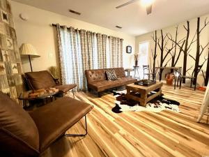 1880 Colony Dr.