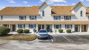 510 Fairwood Lakes Ln.