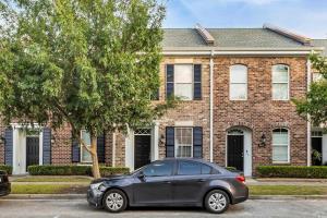 945 Rosencrans Ln.