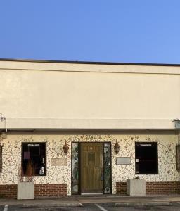 7736 N Kings Hwy.