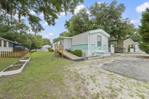 136 Crooked Island Circle